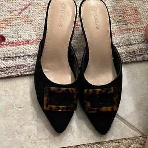 The Drop - women’s black slide on pump